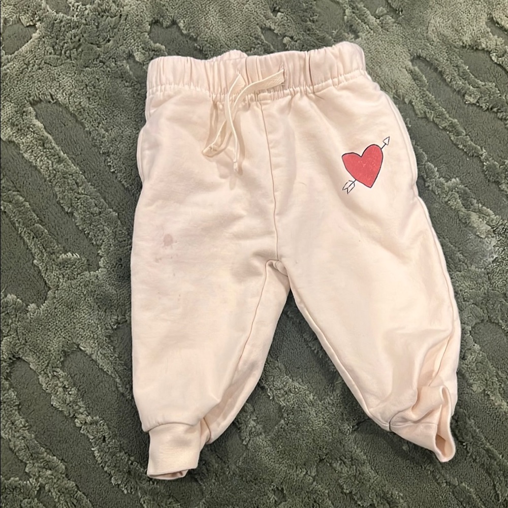 Quincy Mae “Cupid” Fleece Sweatpants – Size 6 Months